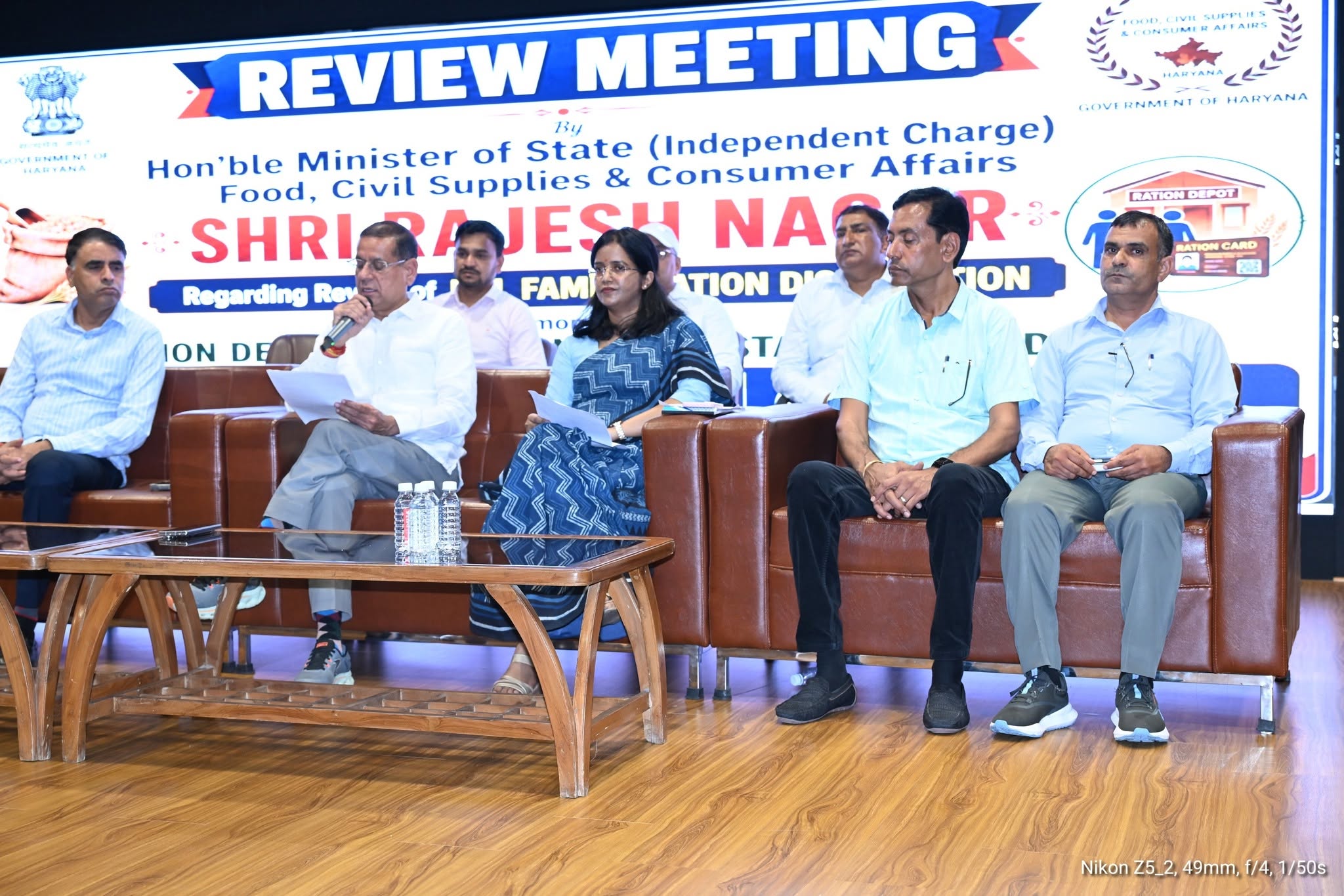 फरीदाबाद में डिपो धारकों व खाद्य आपूर्ति अधिकारियों के साथ समीक्षा बैठक